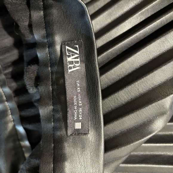 ZARA Sz XS Midi Skirt Liquid Leather Look Vegan Pleated Lace Trimmed In Black - Picture 7 of 8